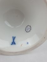 Meissen Cupid Pressing Hearts Together - Image 8