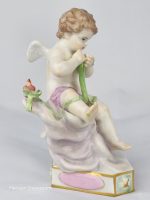 Meissen Cupid Tying Hearts (Je les accouple) - Image 3