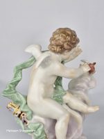 Meissen Cupid Catching Heart (Je prends monessor) - Image 8